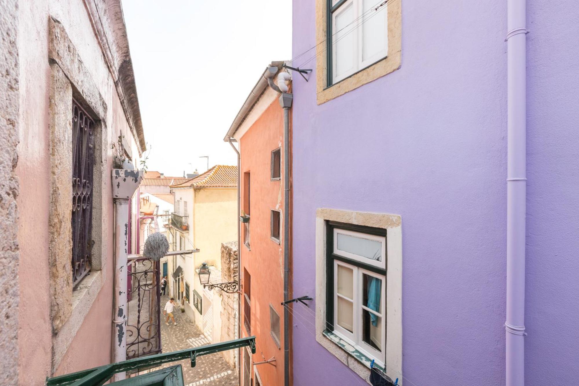 Stylish Getaway In A Mezzanine Flat By The Castle Lägenhet Lisboa Exteriör bild