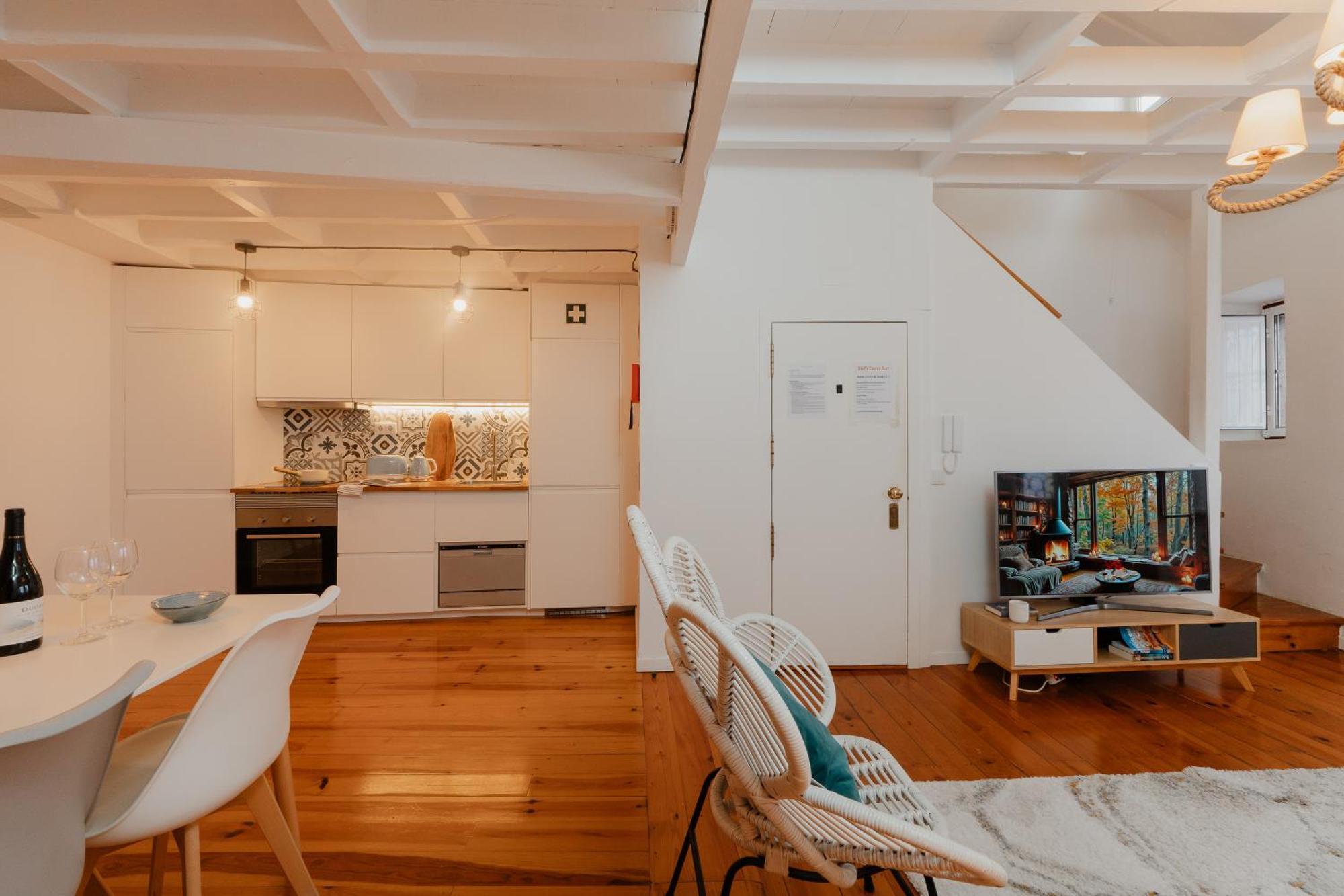 Stylish Getaway In A Mezzanine Flat By The Castle Lägenhet Lisboa Exteriör bild