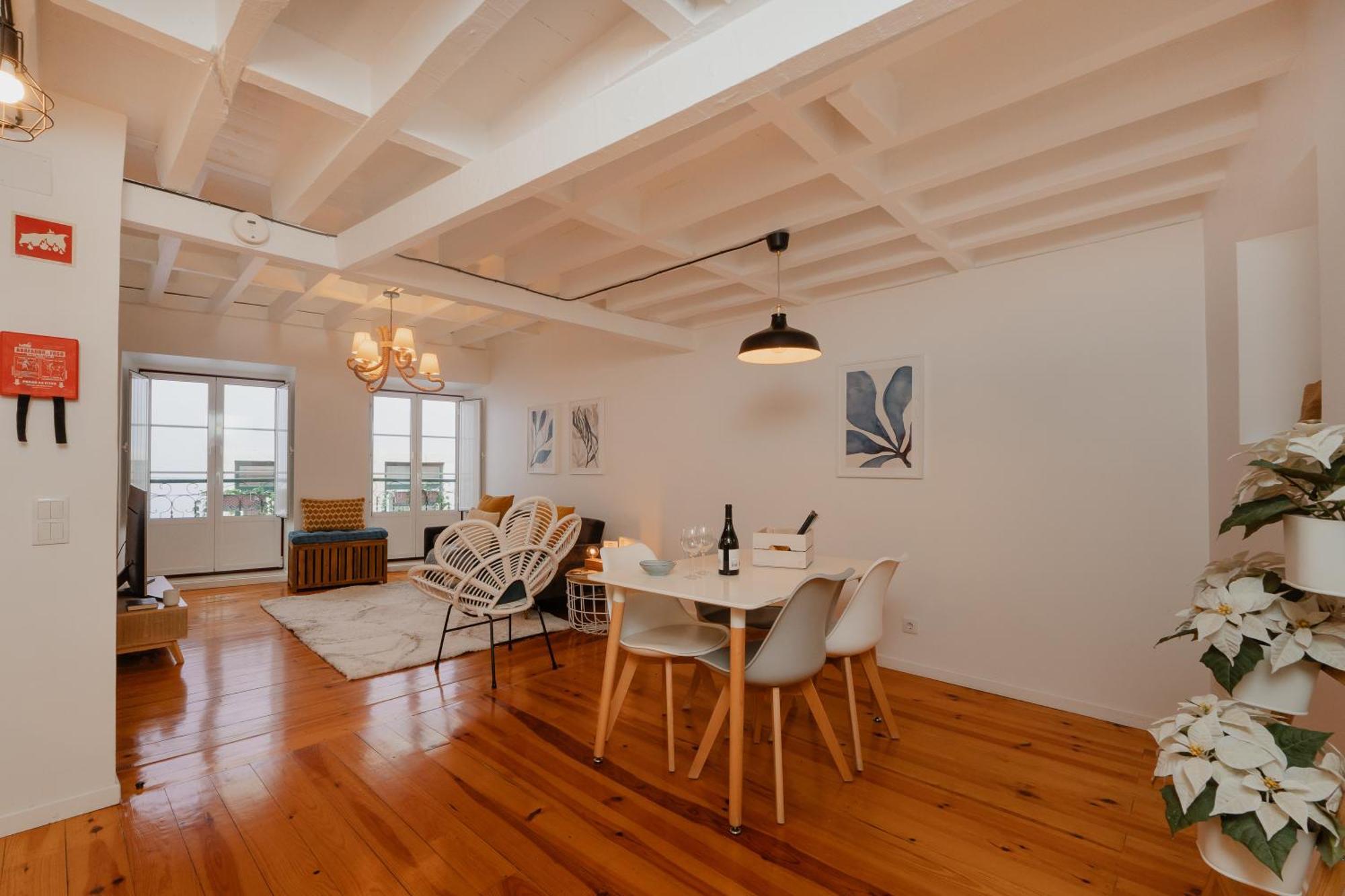 Stylish Getaway In A Mezzanine Flat By The Castle Lägenhet Lisboa Exteriör bild