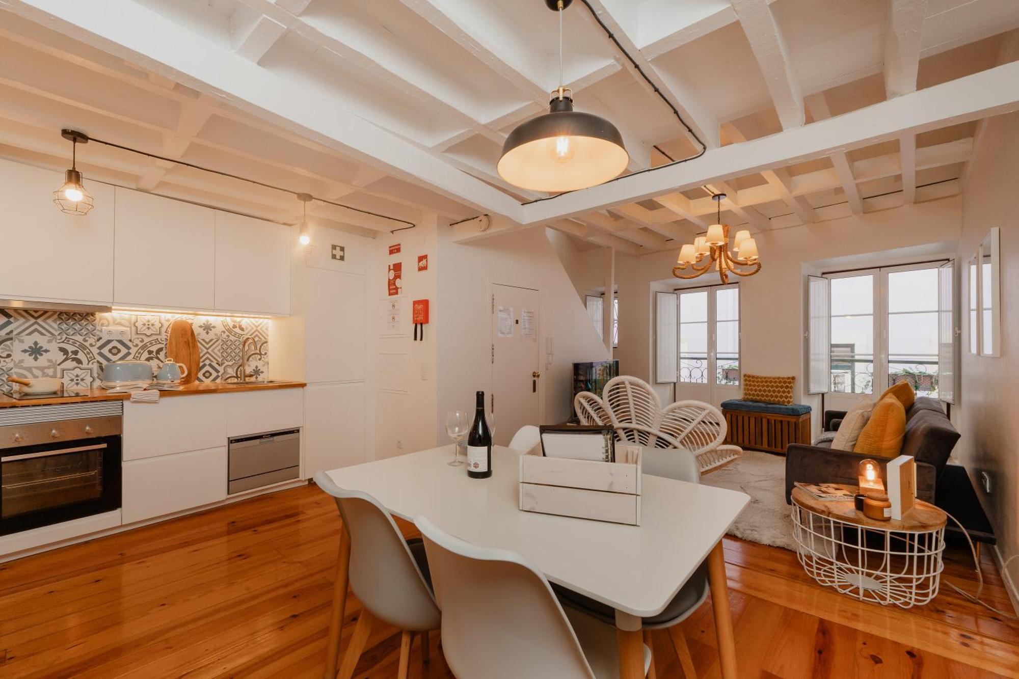 Stylish Getaway In A Mezzanine Flat By The Castle Lägenhet Lisboa Exteriör bild