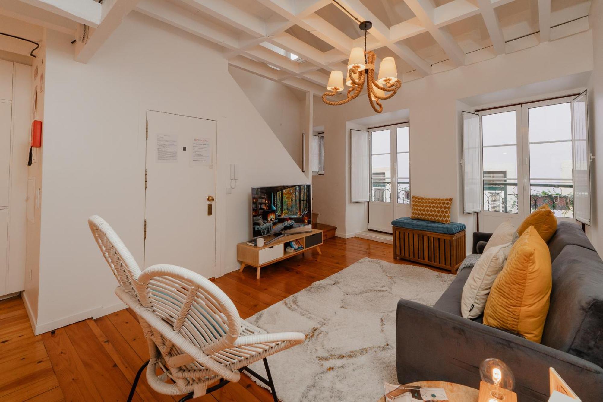 Stylish Getaway In A Mezzanine Flat By The Castle Lägenhet Lisboa Exteriör bild