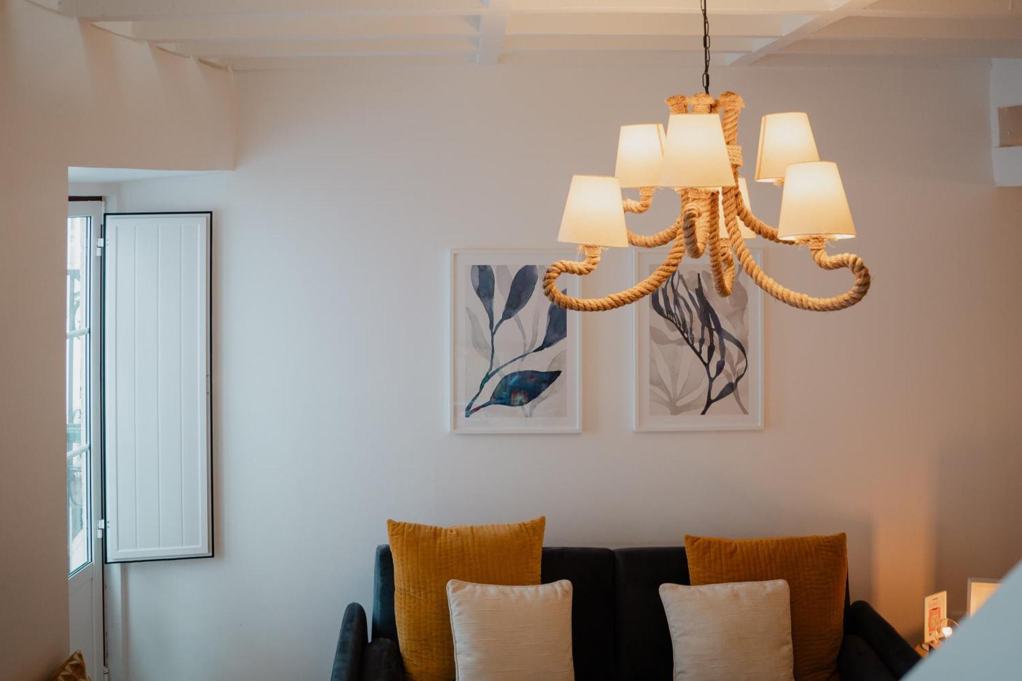 Stylish Getaway In A Mezzanine Flat By The Castle Lägenhet Lisboa Exteriör bild