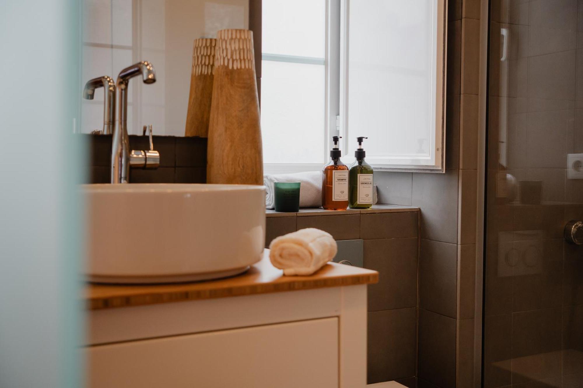 Stylish Getaway In A Mezzanine Flat By The Castle Lägenhet Lisboa Exteriör bild