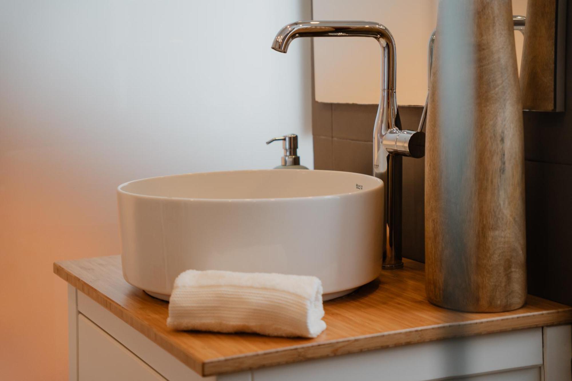 Stylish Getaway In A Mezzanine Flat By The Castle Lägenhet Lisboa Exteriör bild