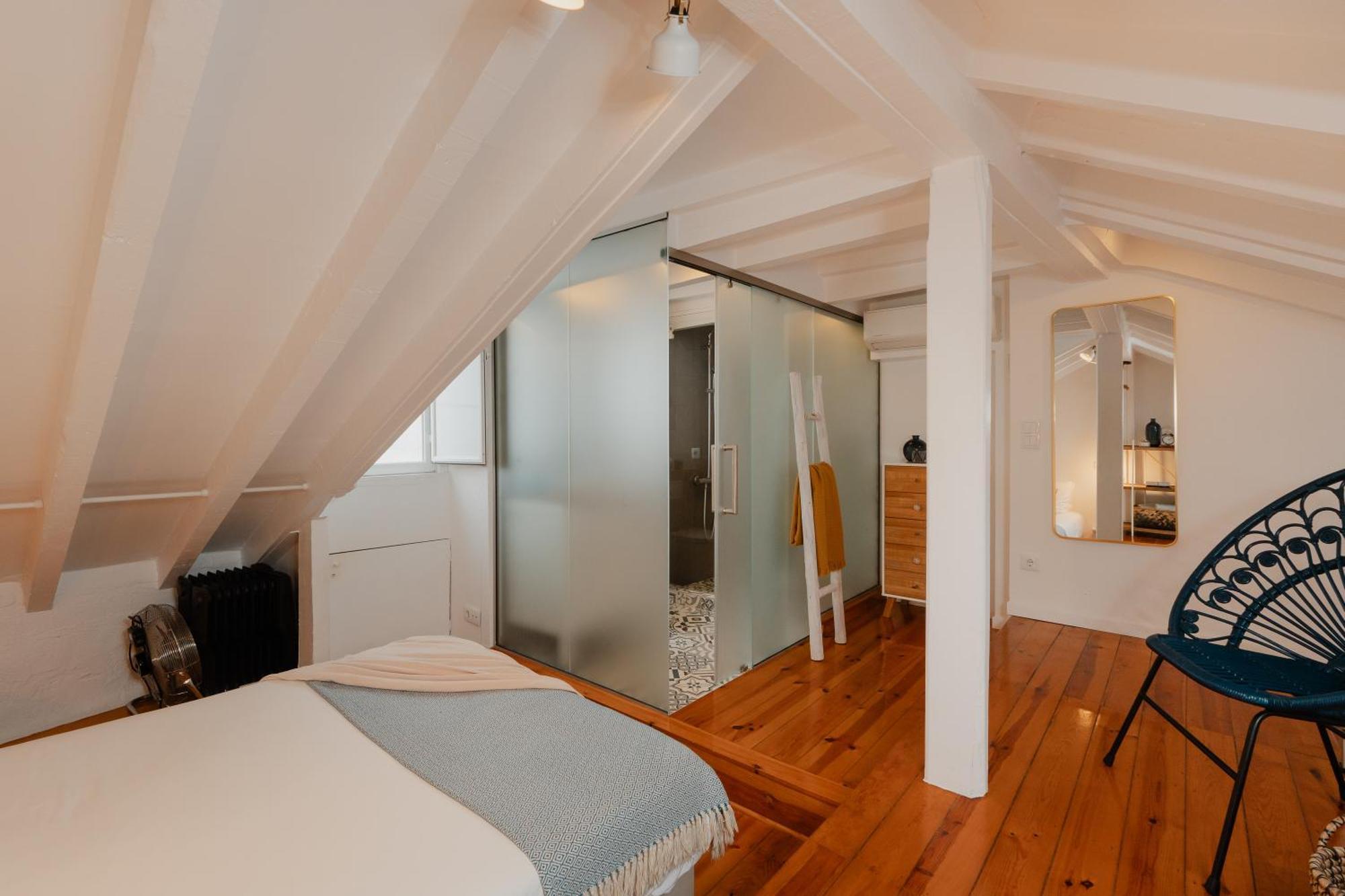 Stylish Getaway In A Mezzanine Flat By The Castle Lägenhet Lisboa Exteriör bild