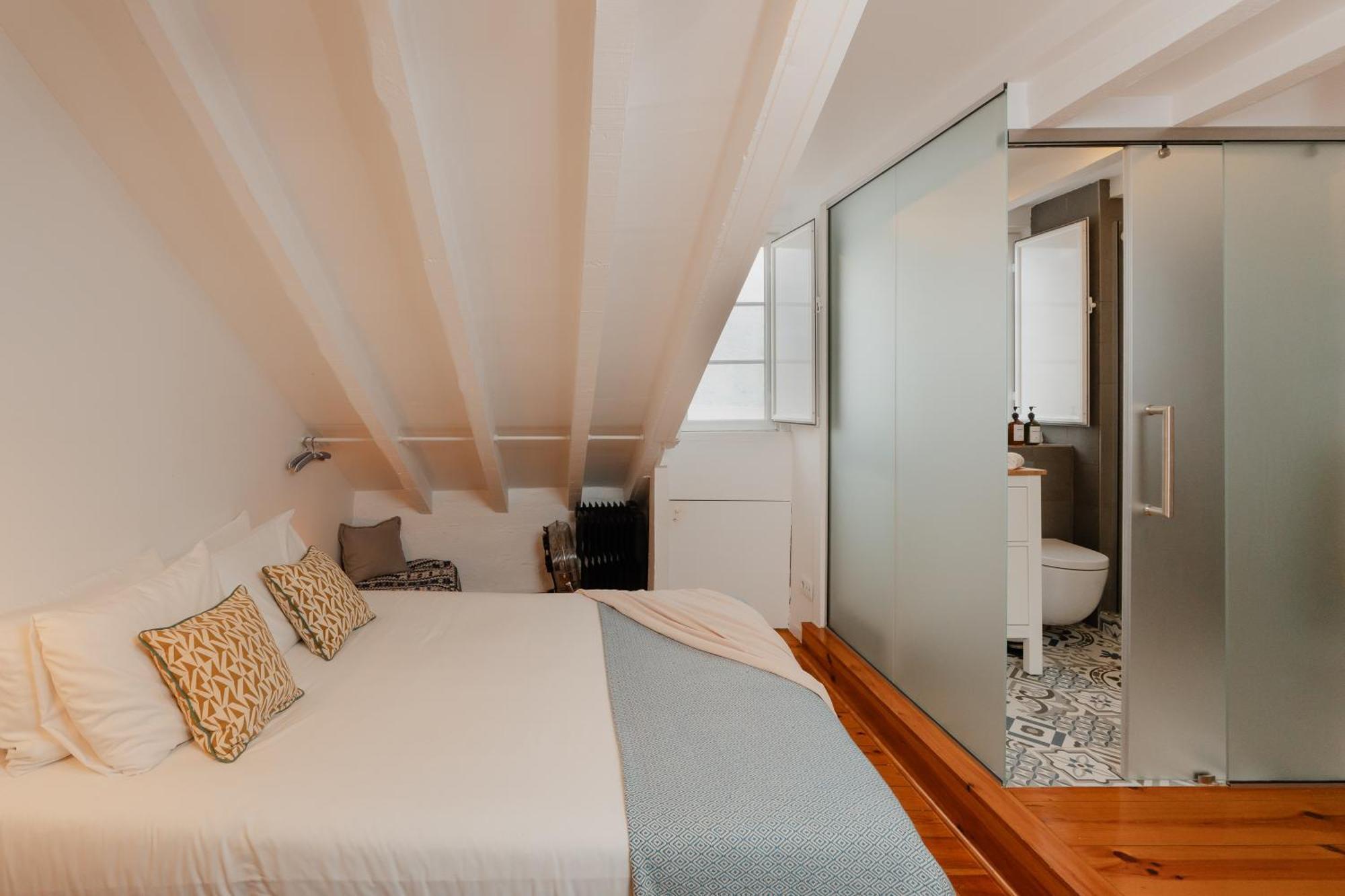 Stylish Getaway In A Mezzanine Flat By The Castle Lägenhet Lisboa Exteriör bild