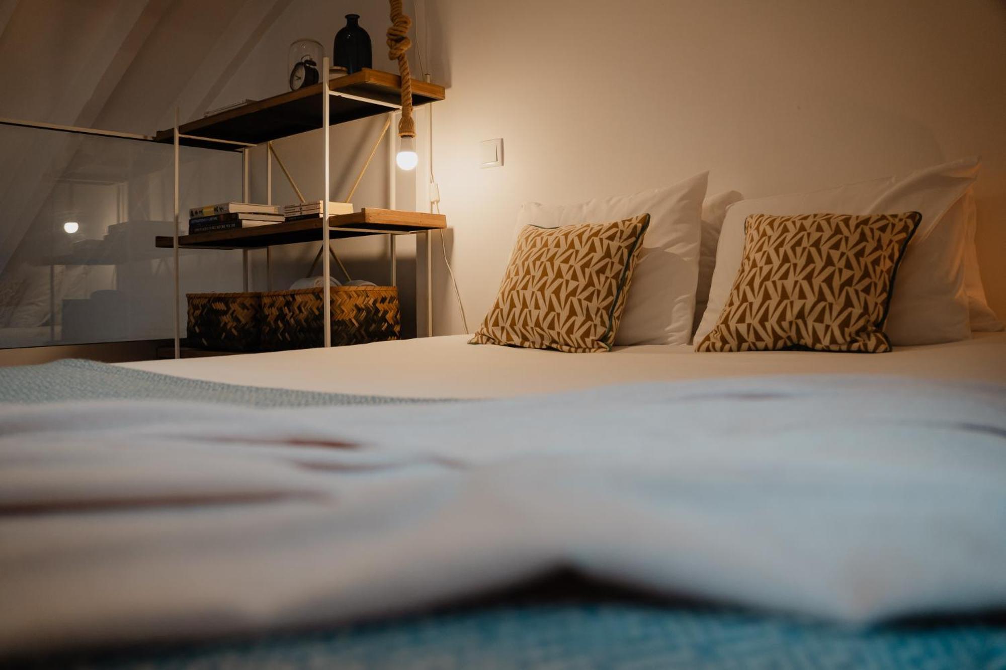 Stylish Getaway In A Mezzanine Flat By The Castle Lägenhet Lisboa Exteriör bild