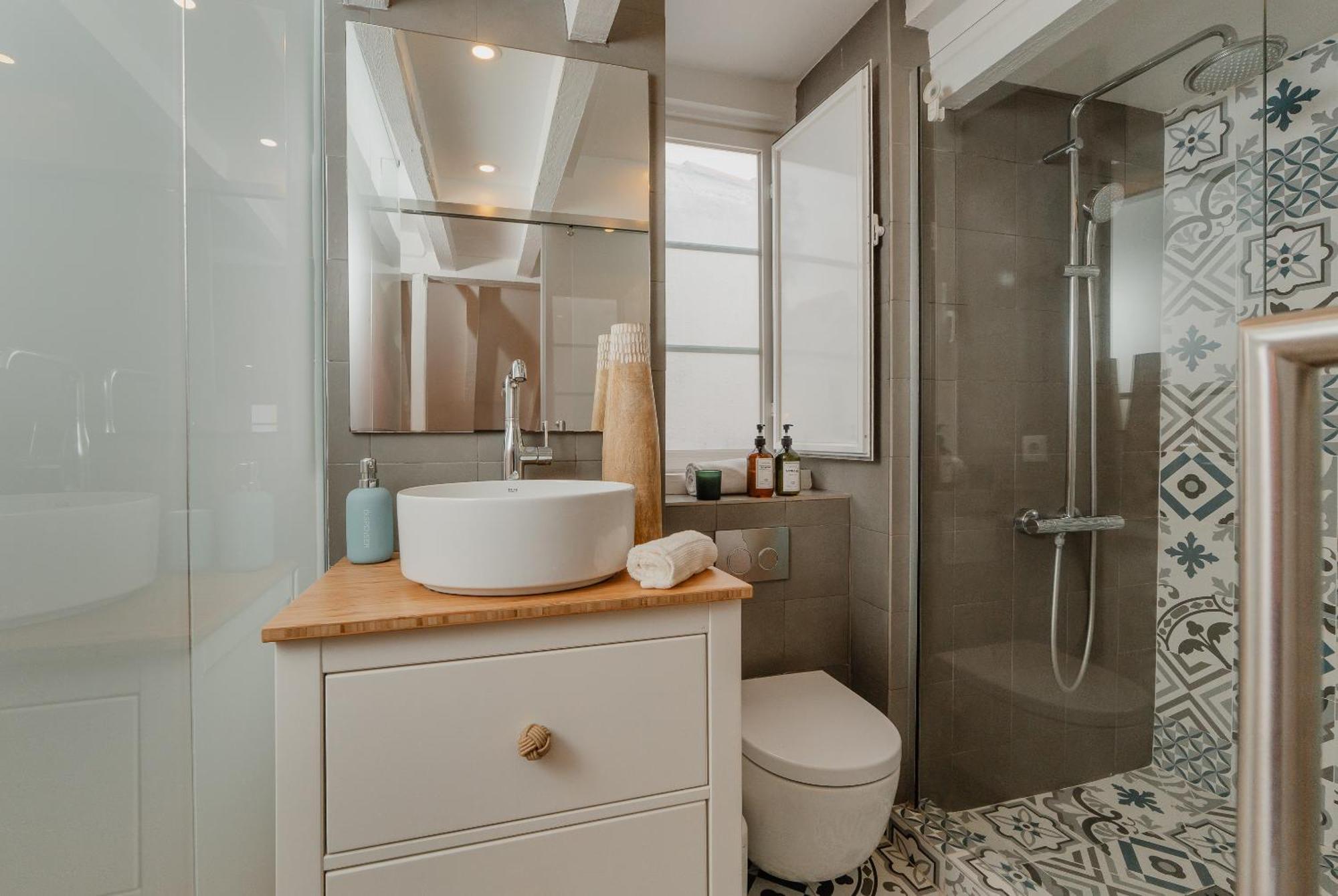 Stylish Getaway In A Mezzanine Flat By The Castle Lägenhet Lisboa Exteriör bild