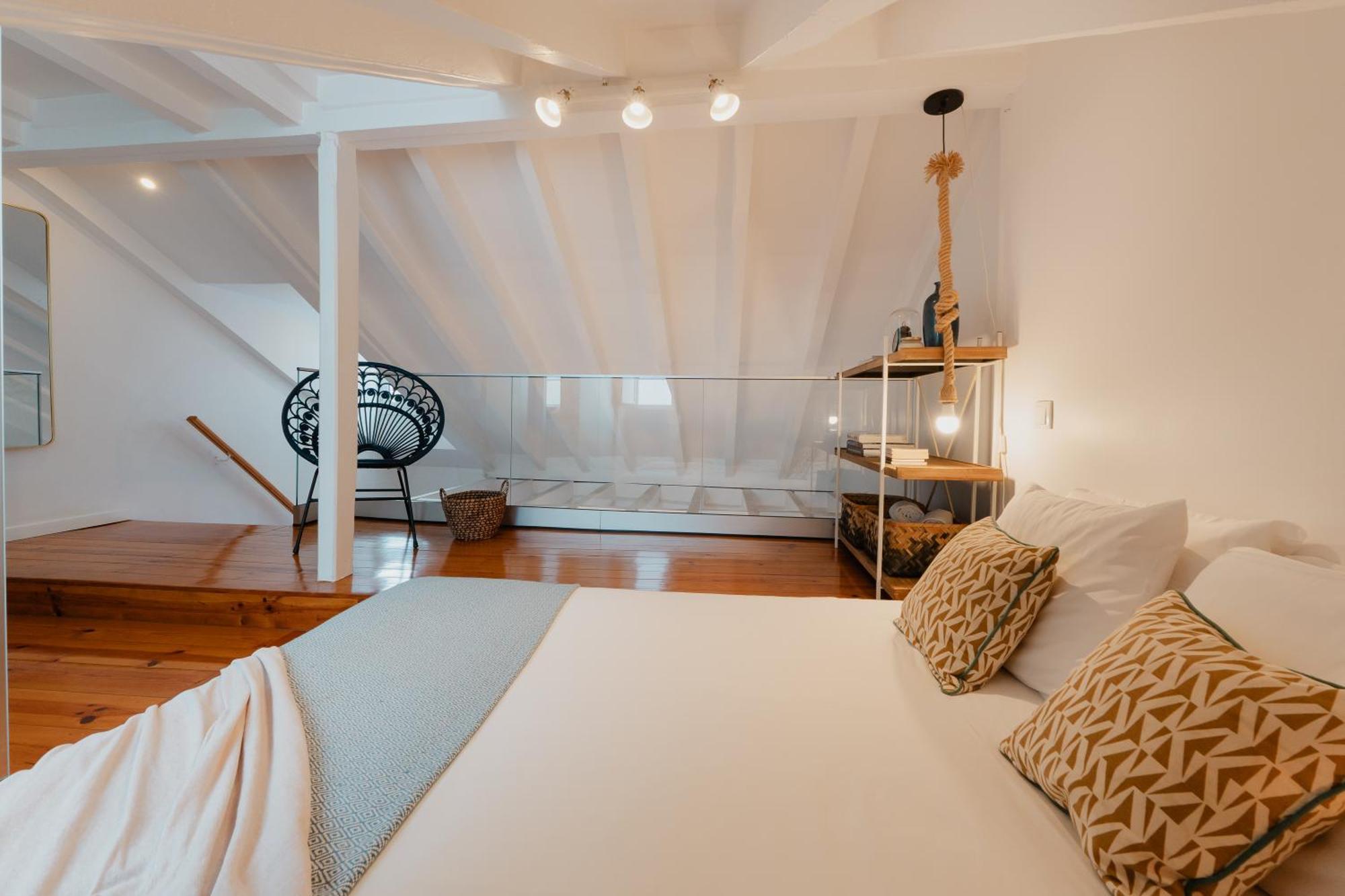 Stylish Getaway In A Mezzanine Flat By The Castle Lägenhet Lisboa Exteriör bild