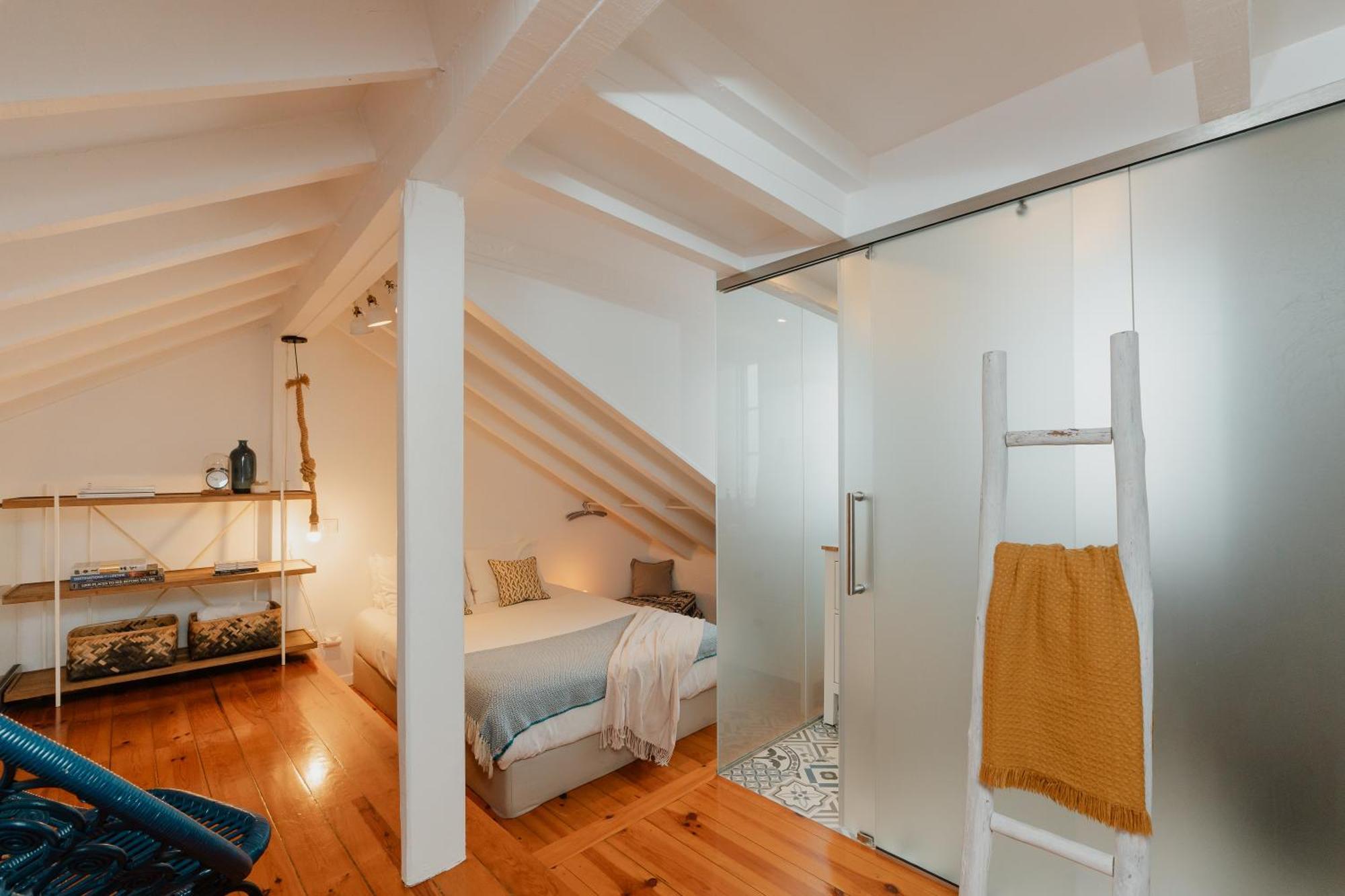 Stylish Getaway In A Mezzanine Flat By The Castle Lägenhet Lisboa Exteriör bild