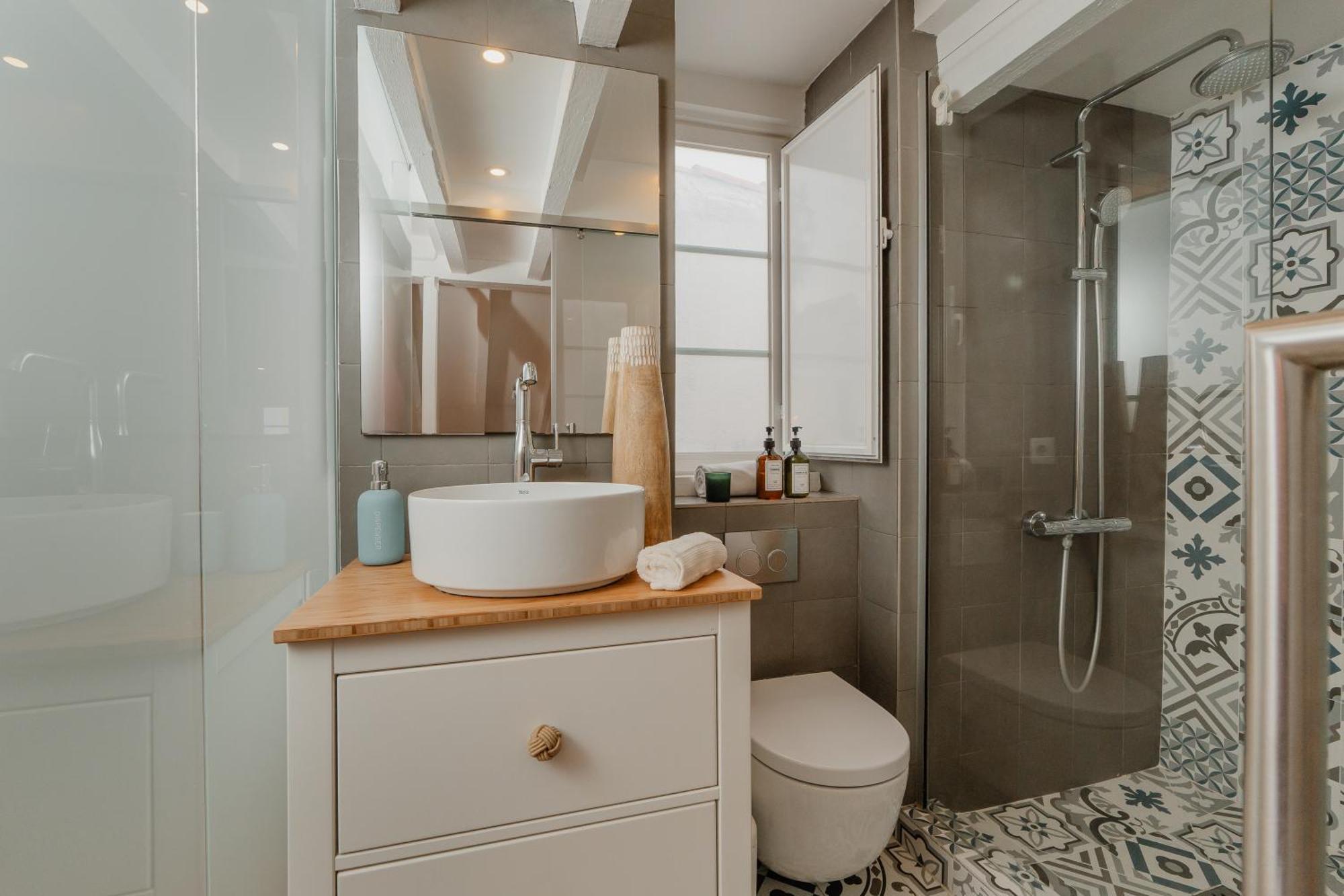 Stylish Getaway In A Mezzanine Flat By The Castle Lägenhet Lisboa Exteriör bild